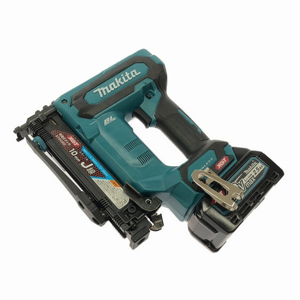 ☆未使用品☆ makita マキタ 40Vmax 充電式タッカ ST002GRDX バッテリ2個(40Vmax 2.5Ah) 充電器 ケース付き - 3