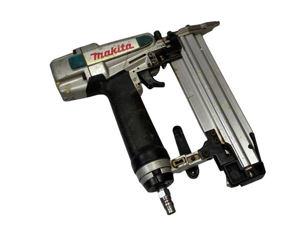 ☆中古品☆ makita マキタ 仕上釘打 AF502N 15～50ｍｍ 常圧 エアーツール 釘打機 ケース付き133090 - 4