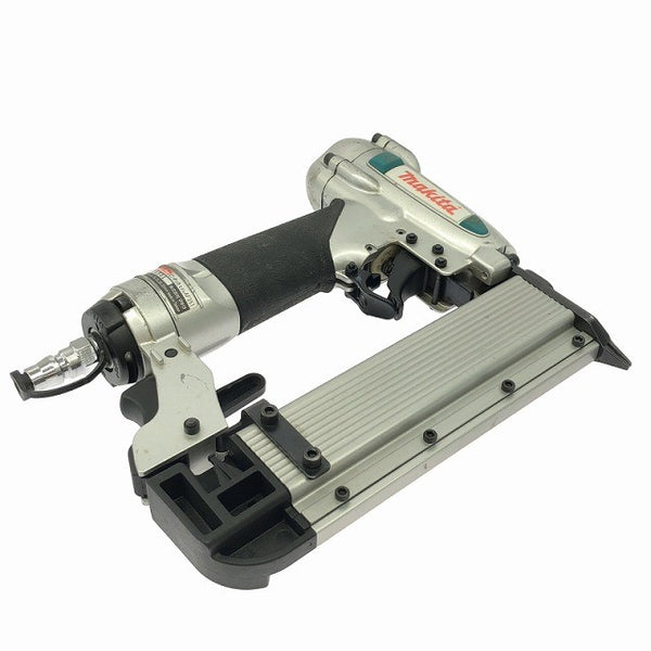 ☆比較的綺麗☆makita マキタ 65mm 常圧 エア釘打機 AN621 ケース付 エア釘打ち機 コイルネイラ ロール釘打機 ロール釘打ち機137288 - 5