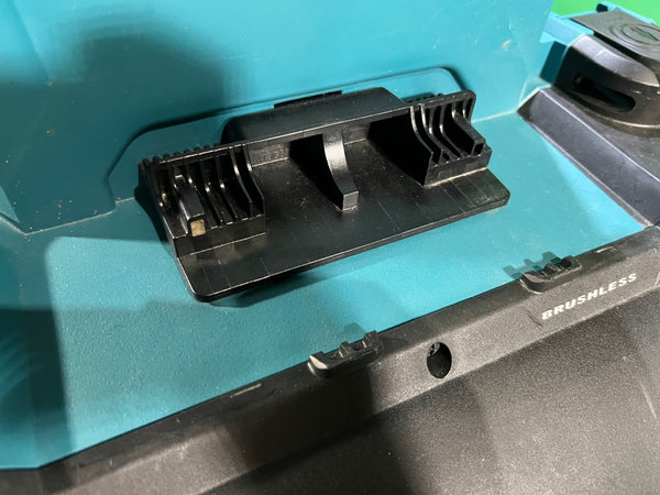 ☆比較的綺麗☆makita マキタ 40Vmax 充電式背負ブロワ MUB002C フラットノズル付 コネクタ接続専用モデル 園芸 造園131631 - 7