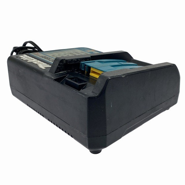 ☆比較的綺麗です☆makita マキタ 18V 純正リチウムイオンバッテリー BL1860B×2 充電器 DC18RF付き 電動工具130265 - 4