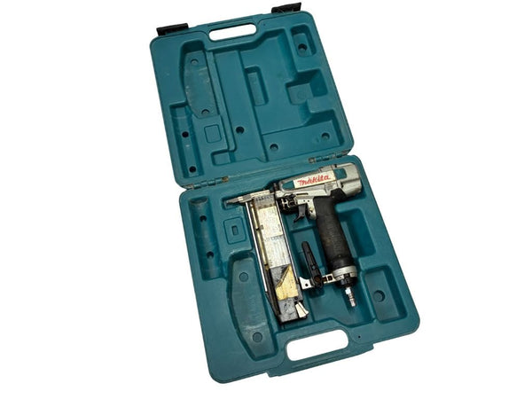 ☆中古品☆ makita マキタ 仕上釘打 AF502N 15～50ｍｍ 常圧 エアーツール 釘打機 ケース付き133090 - 2