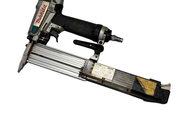 ☆中古品☆ makita マキタ 仕上釘打 AF502N 15～50ｍｍ 常圧 エアーツール 釘打機 ケース付き133090 - 8