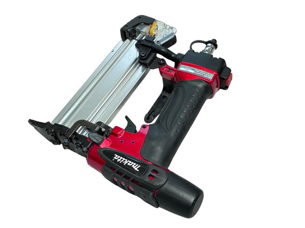 ☆比較的綺麗☆makita マキタ 55mm 高圧 仕上釘打機 AF551H 赤 ケース付 フィニッシュネイラ 仕上釘打ち機 仕上げ釘打機 エア工具135091 - 5