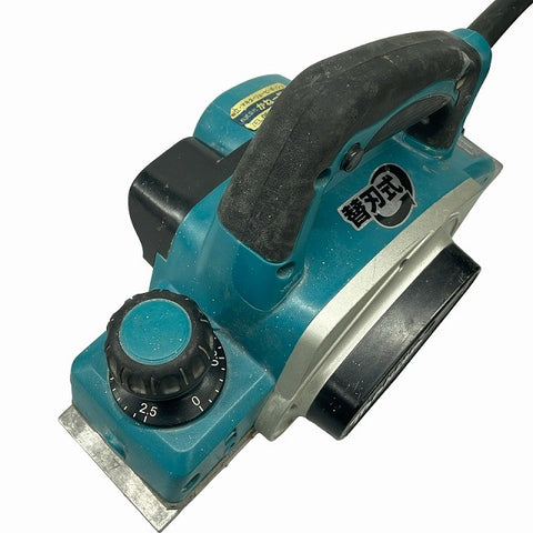 ☆中古品☆makita マキタ 100V 82mm 電気カンナ KP0800A コード式 替刃式 電気かんな 電動カンナ 電動かんな 木材加工 電動工具124900 - 0