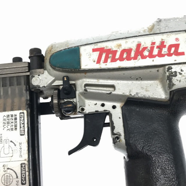 ☆比較的綺麗☆makita マキタ 常圧 50mm 仕上釘打機 AF502N